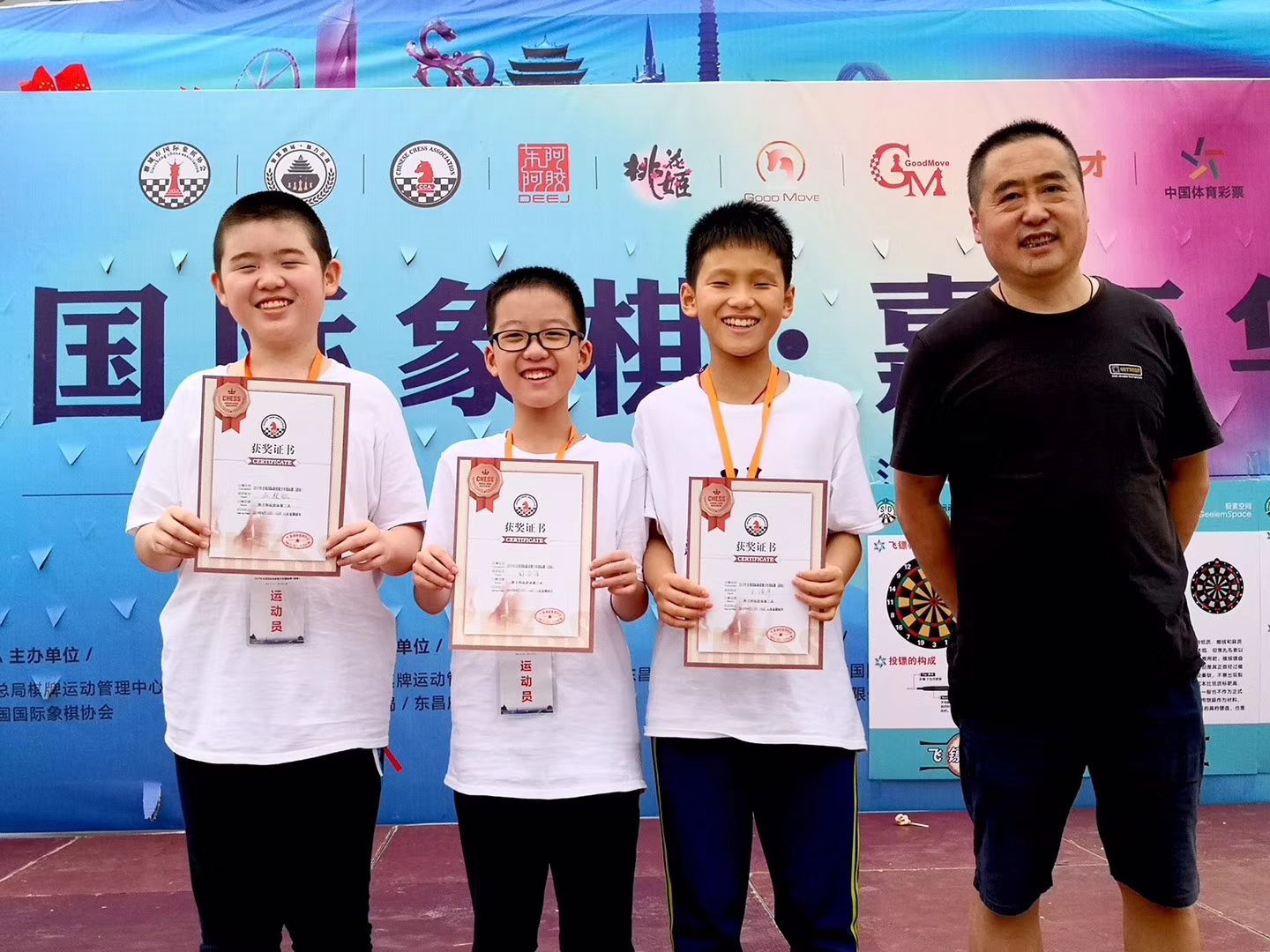 俱乐部在全国青少年团体锦标赛中喜获佳绩