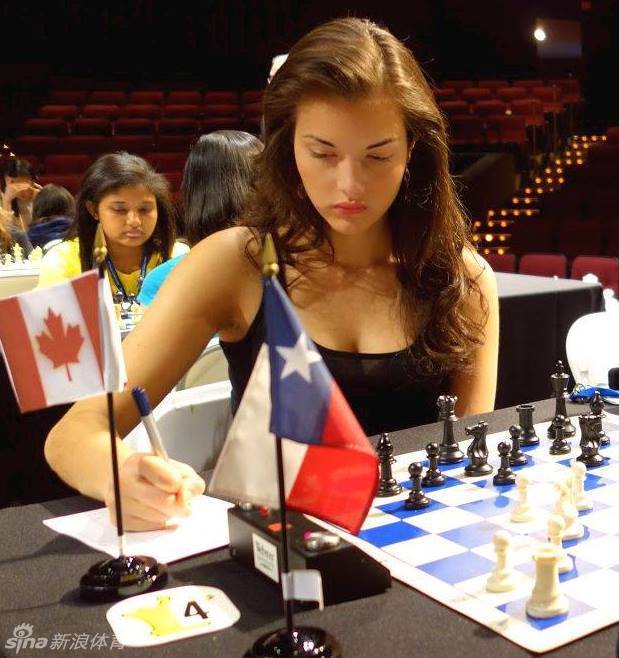加拿大19岁国际象棋女神蹿红